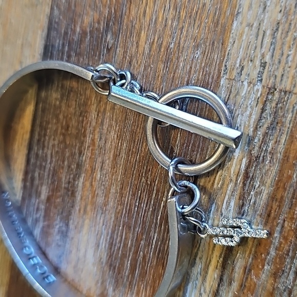 BCBGeneration Bangle Affirmation Toggle Bracelet- Enjoy the Journey - Picture 4 of 5